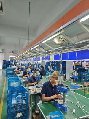 1200W टाइटेनियम ब्लो ड्रायर ब्रश 3 तापमान स्तरों के साथ और फ्रिज़-मुक्त स्टाइलिंग के लिए 1 वर्ष की वारंटी