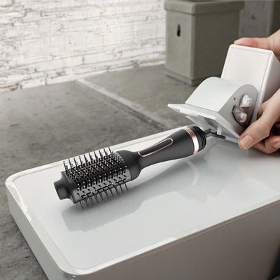 आसान स्टाइलिंग के लिए ओवल बैरल के साथ डुअल वोल्टेज मल्टीफंक्शन हेयर ड्रायर ब्रश