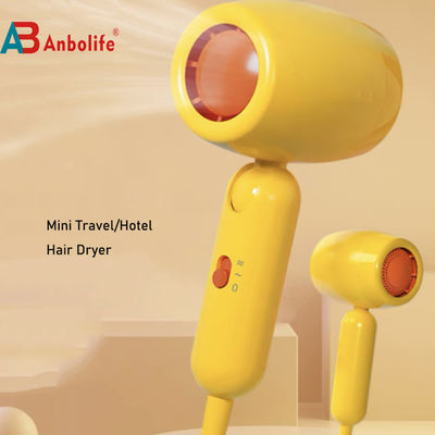 600W 220-240V हेयर ड्रायर जिसमें 2 स्पीड सेटिंग्स और तेज़ सुखाने के लिए आयनिक फ़ंक्शन है