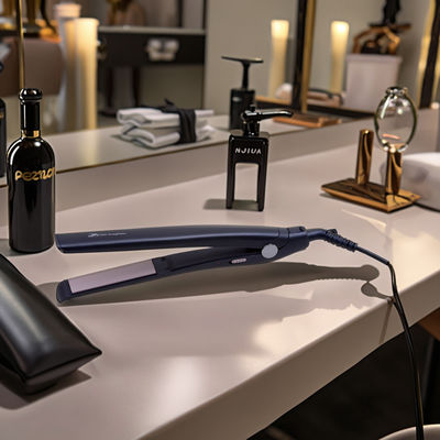 पीटीसी हीटिंग हेयर स्ट्रेटनर और कर्लर के साथ सिरेमिक और टूरमालाइन कोटिंग प्लेट्स और 360° घुमावदार पावर कॉर्ड