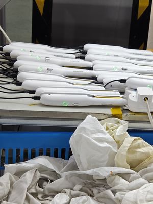 पीटीसी हीटिंग हेयर स्ट्रेटनर और कर्लर के साथ सिरेमिक और टूरमालाइन कोटिंग प्लेट्स और 360° घुमावदार पावर कॉर्ड