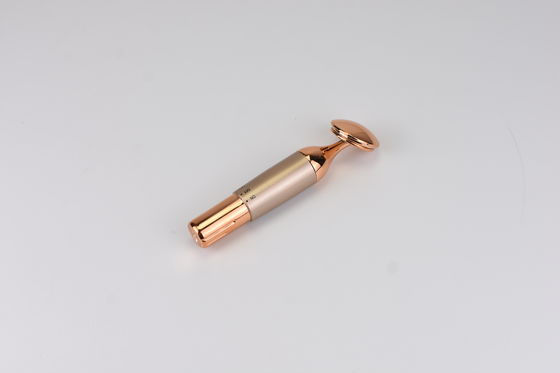 एंटी एजिंग फेस मालिशर रोलर के साथ चेहरे को कसने का कार्य और 1 साल की वारंटी सौंदर्य उपकरण